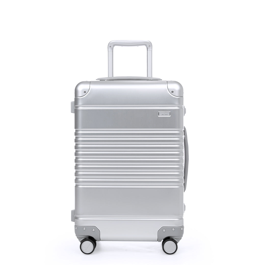 Front view of the frame carry-on max in silver aluminum edition 